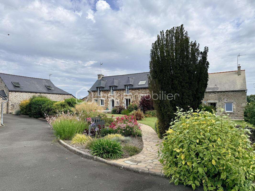 Ensemble immobilier de caractère au cœur de la campagne de Plestan - photo 4