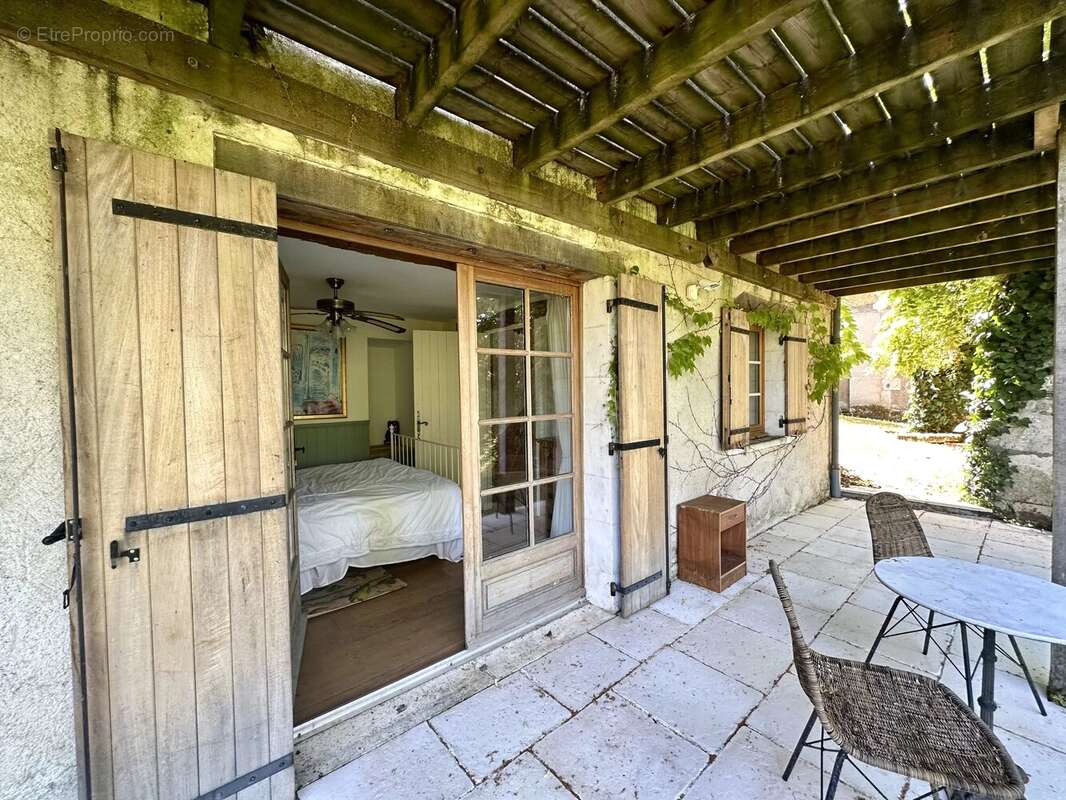 Belle maison en pierre avec piscine, jardin et vue sur la campagne - photo 10