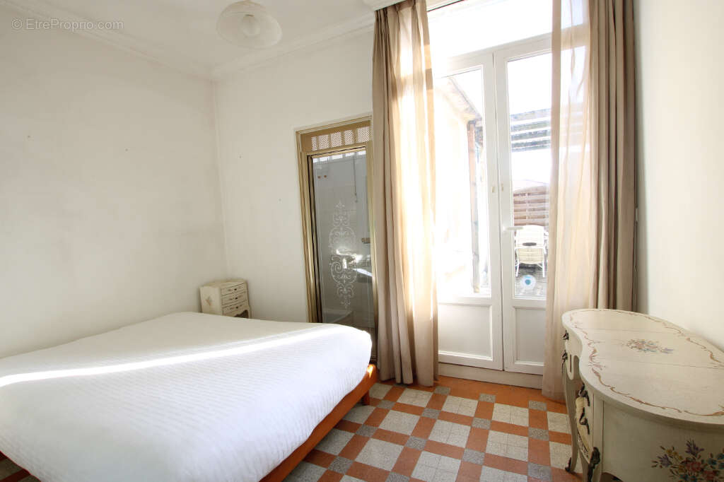 Rare enssemble immobilier proche rempart - photo 11