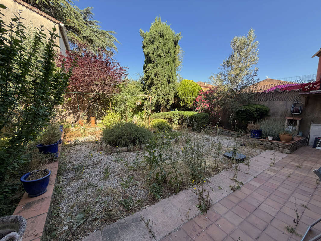 A vendre maison t4 centre ville avec jardin et garage - 83470 saint maximin la sainte baume - photo 4