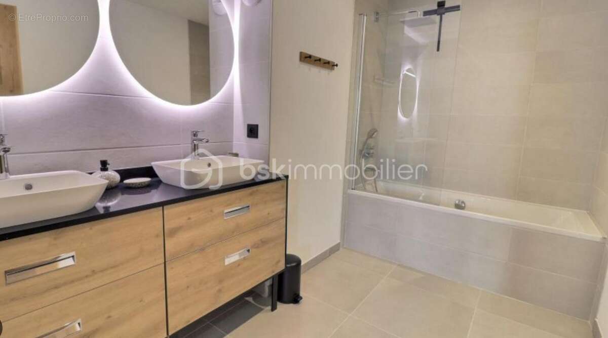 Maison à LES ALLUES