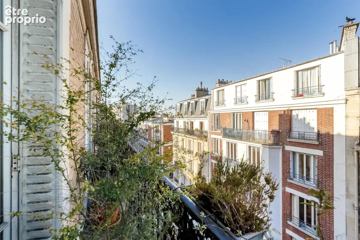 Paris 18e - LAMARCK-CAULAINCOURT / RUE FRANCOEUR - Duplex - 6 pièces - 126,42m² Carrez - 4 chambres - Balcon filant - photo 14