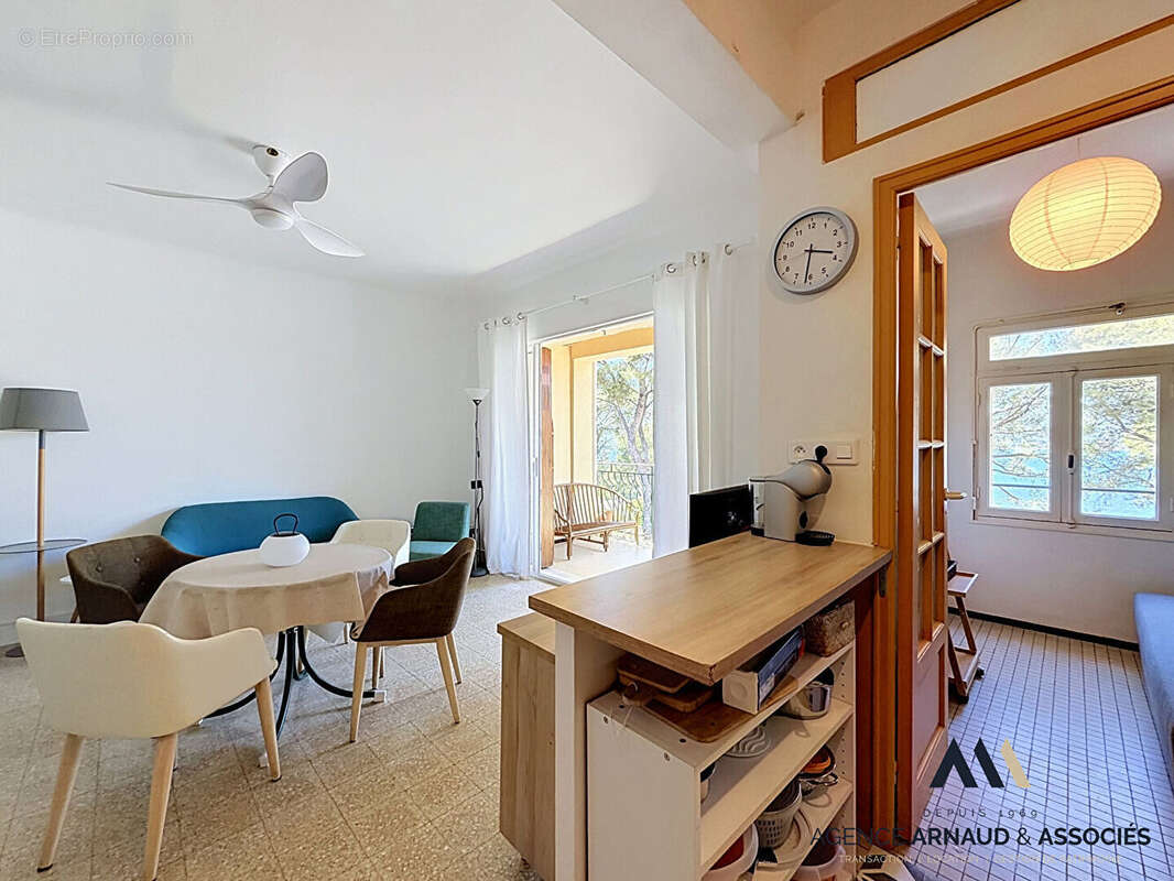 Appartement à SAINT-CYR-SUR-MER
