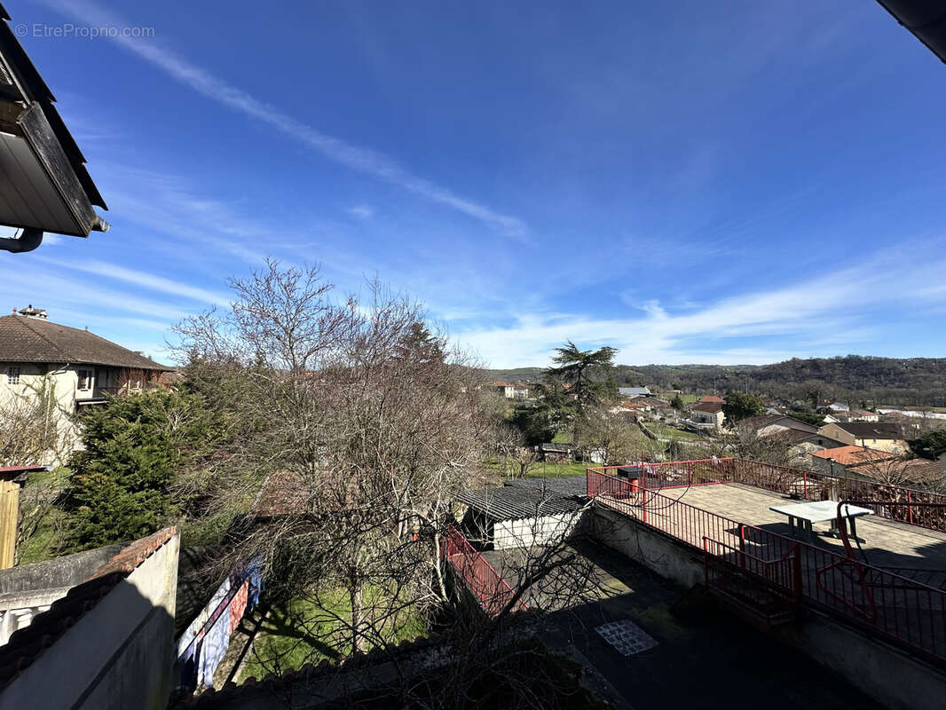 Maison à LIVINHAC-LE-HAUT