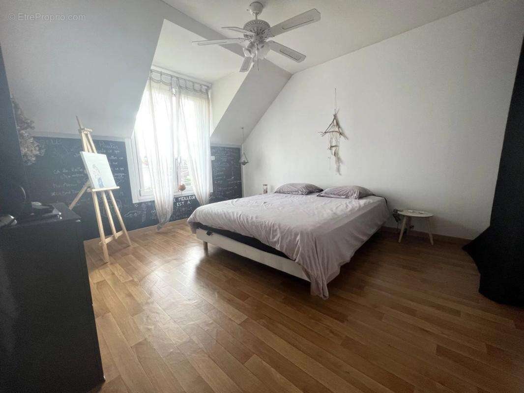 Maison à LES CLAYES-SOUS-BOIS