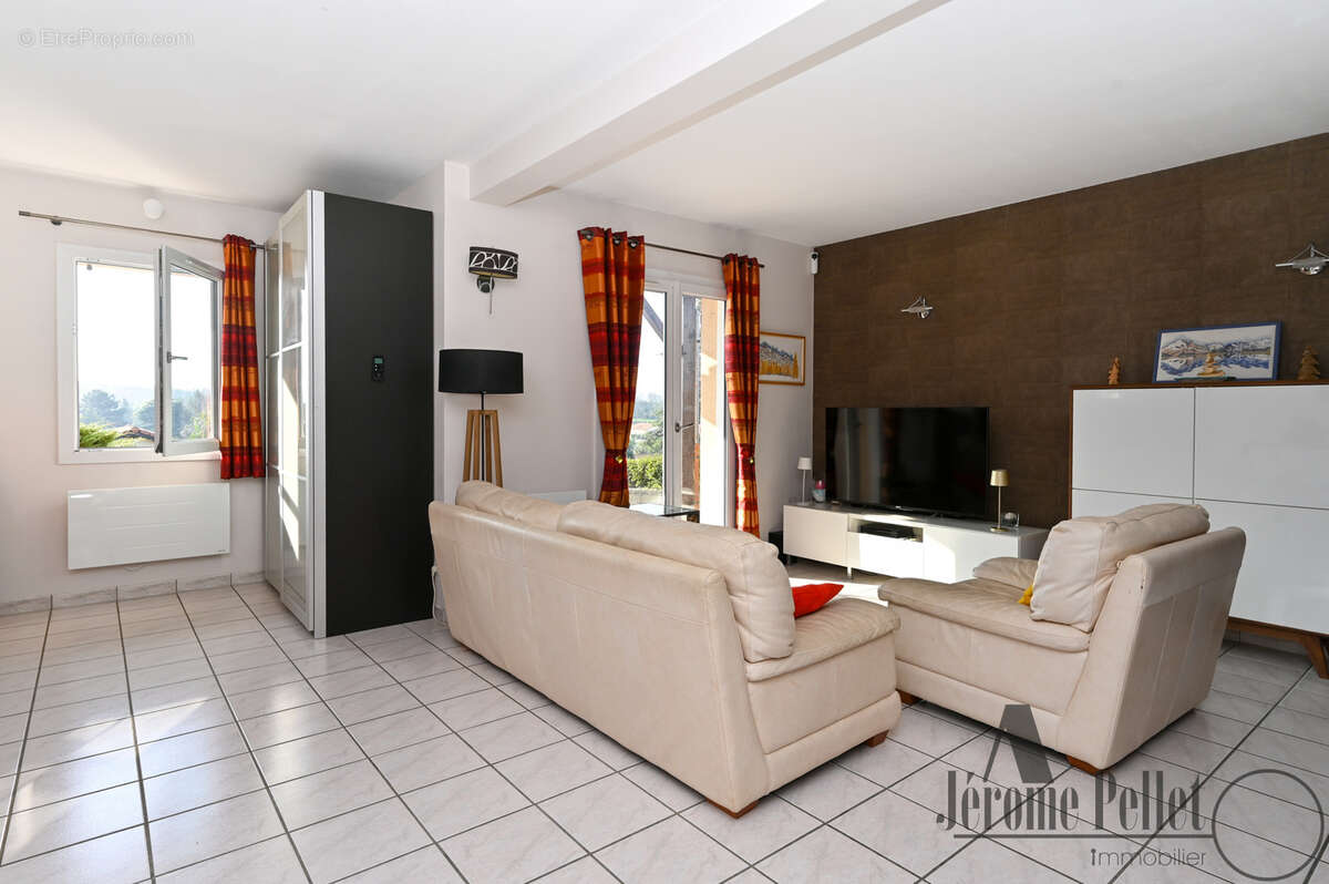 Maison à COMMUNAY