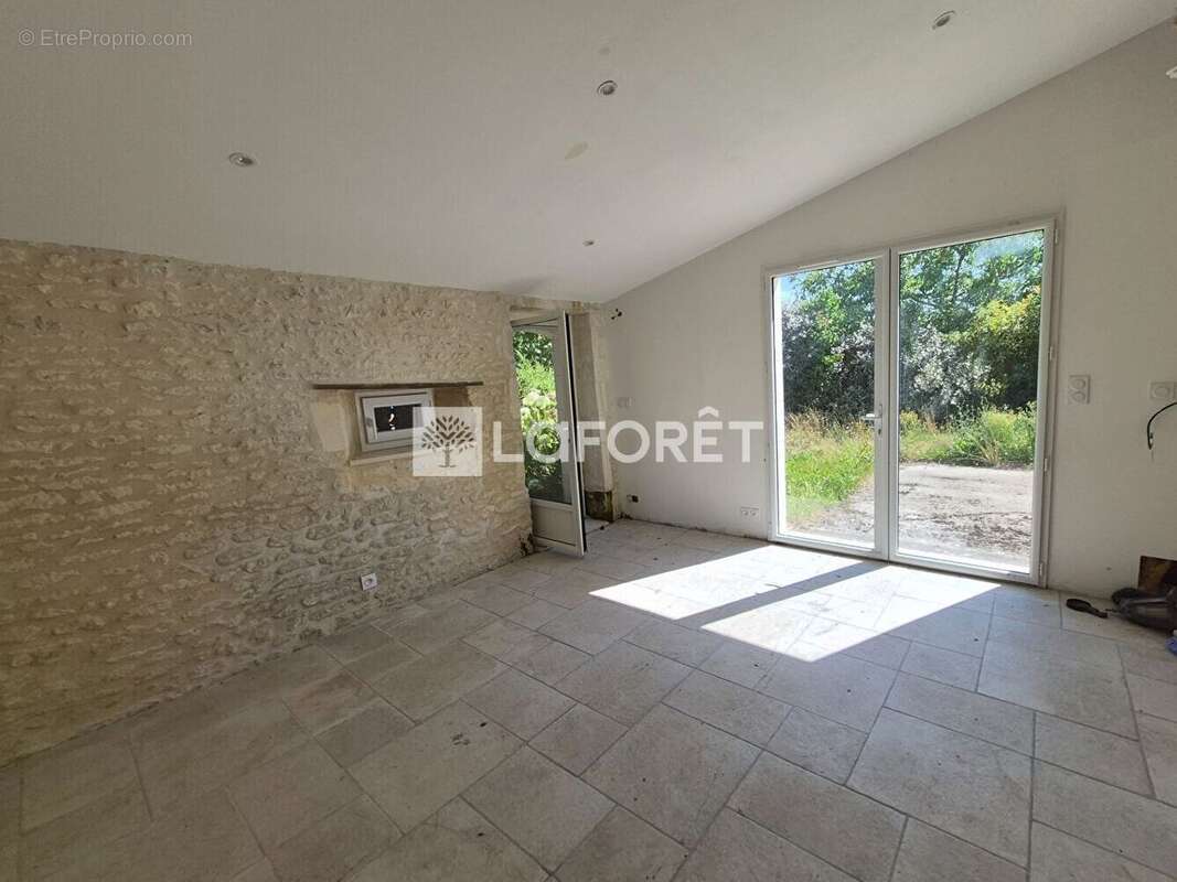 Maison d'habitation avec 2 gîtes au calme et garage. - photo 13