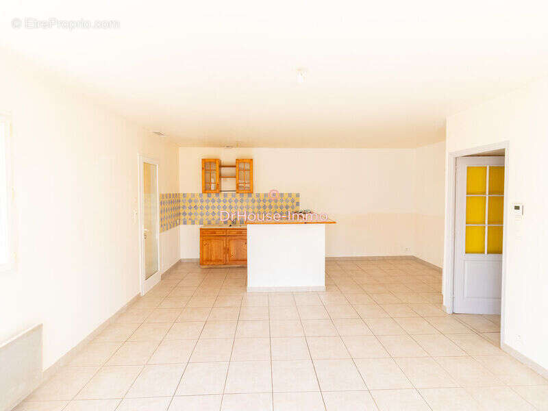 Maison 81 m² à Nalliers  - photo 4