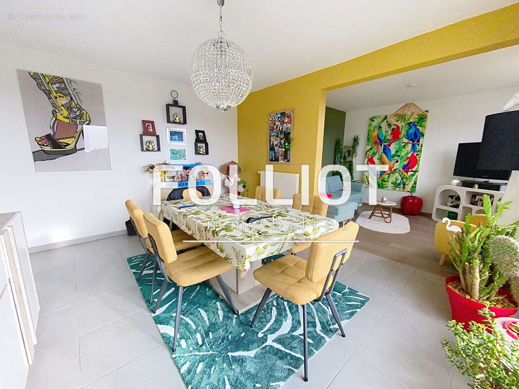 Appartement à FOUGERES