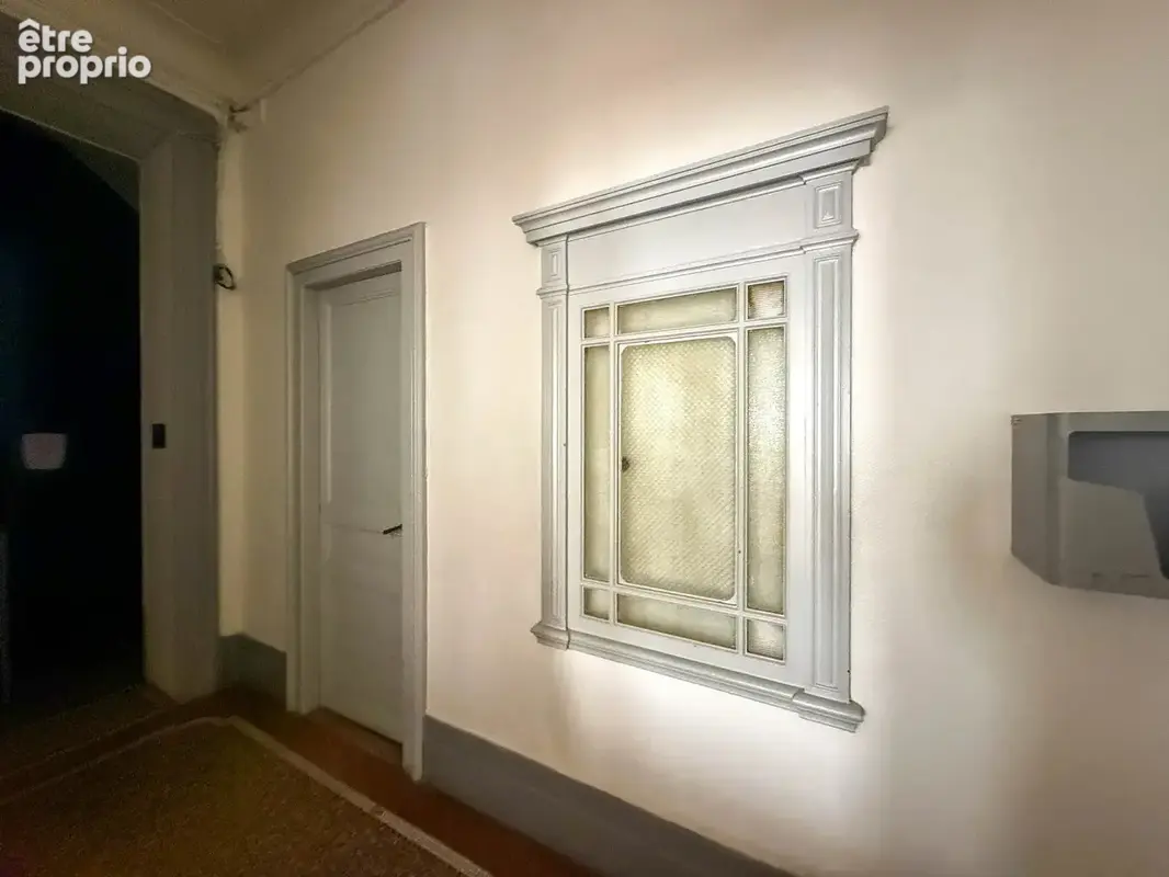 Dans une rue piétonne, ancien logement de gardien, actuellement utilisé en local - photo 7