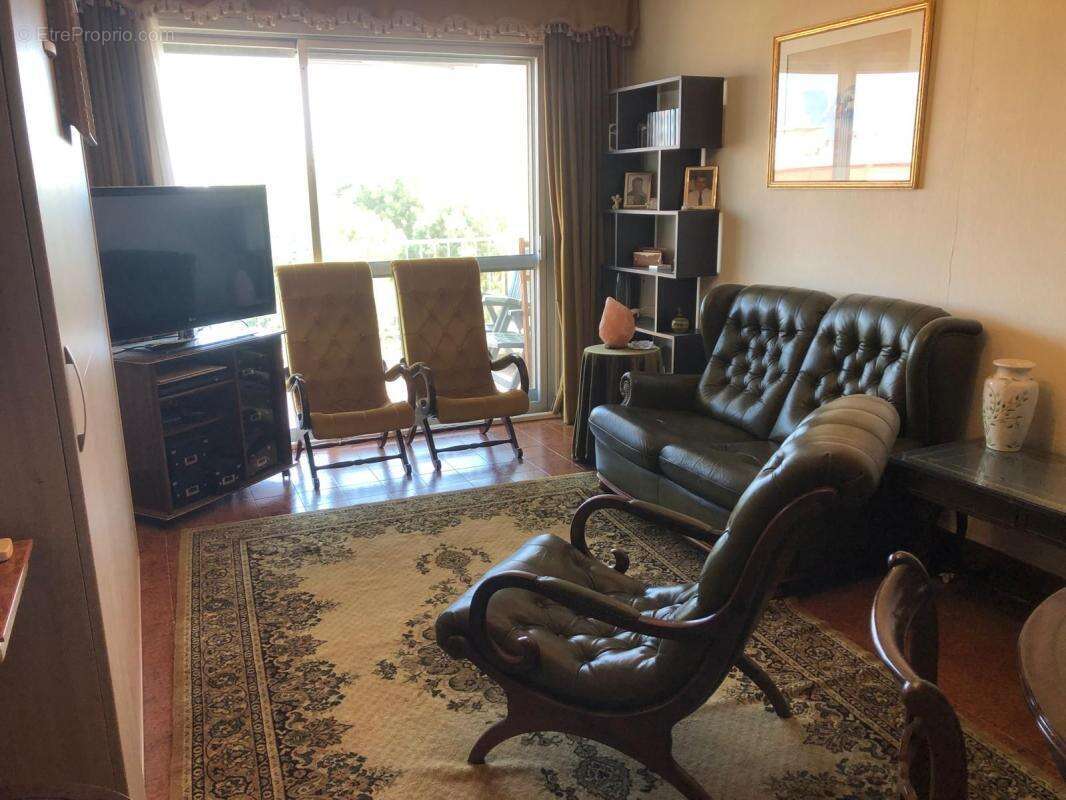Appartement à SAINT-LAURENT-DU-VAR