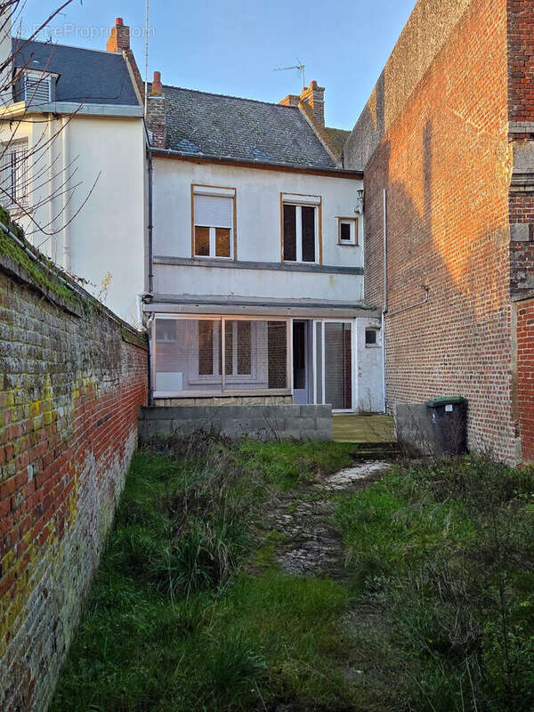 Maison à MAIGNELAY-MONTIGNY