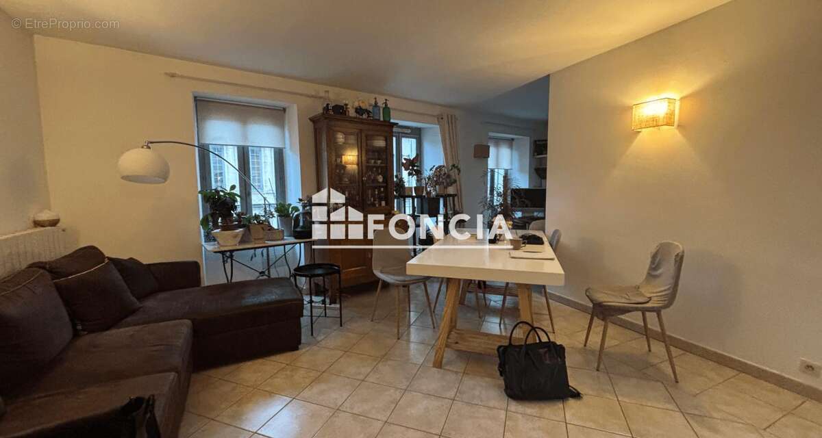 Laissez-vous séduire par ce magnifique appartement T3 alliant charme et caractère ! - photo 3