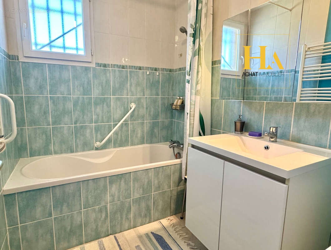 Maison Familiale 130m2, Jardin 1.011m2, 6 pièces, 5 Chambres, Piscine, Garage, Carport - photo 10