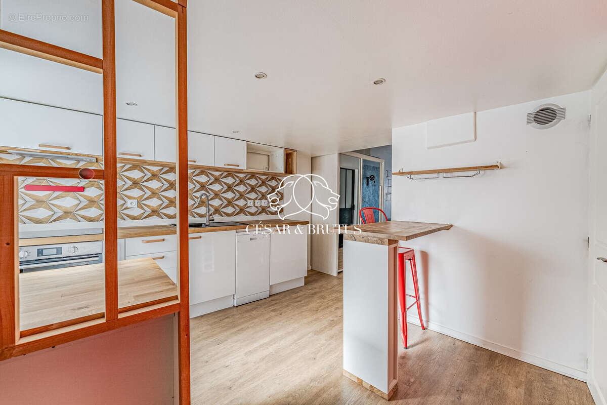 Appartement à LA TOUR-DE-SALVAGNY