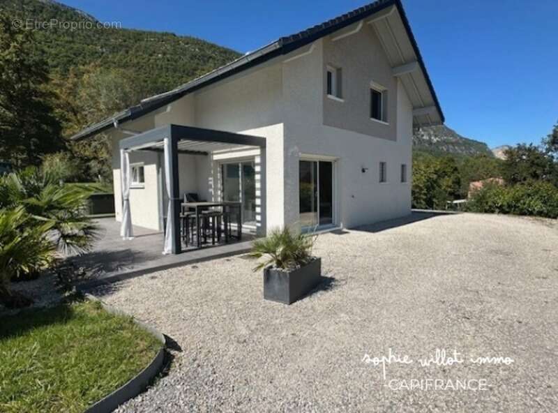 Maison à LATHUILE