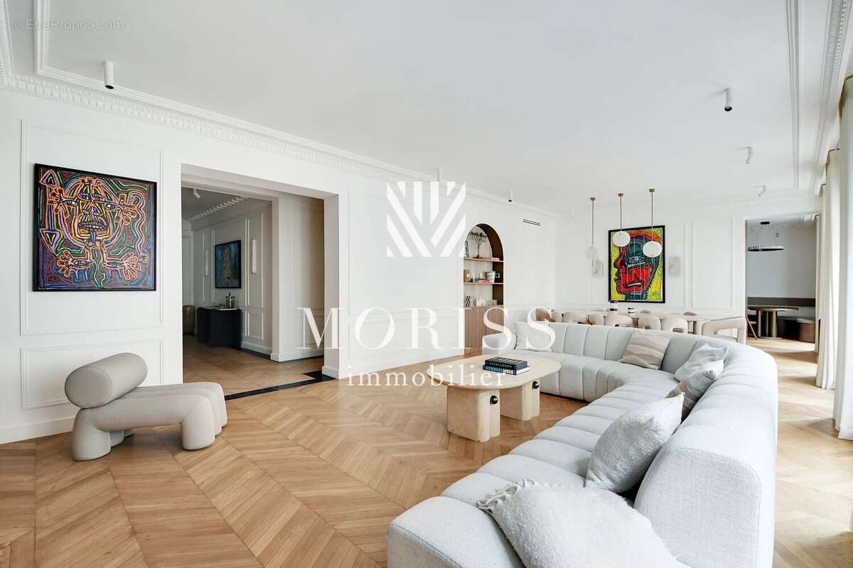 Appartement à PARIS-16E