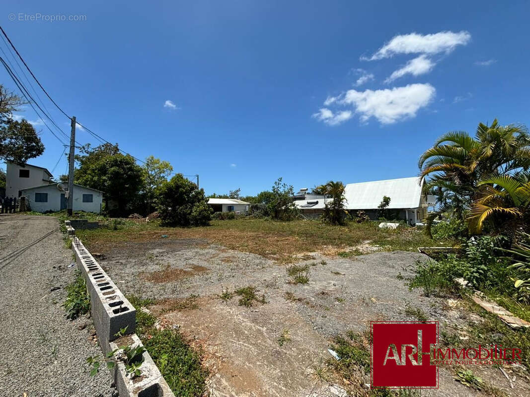 Terrain à LE TAMPON