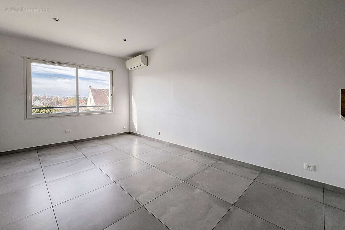 Appartement à LES CLAYES-SOUS-BOIS