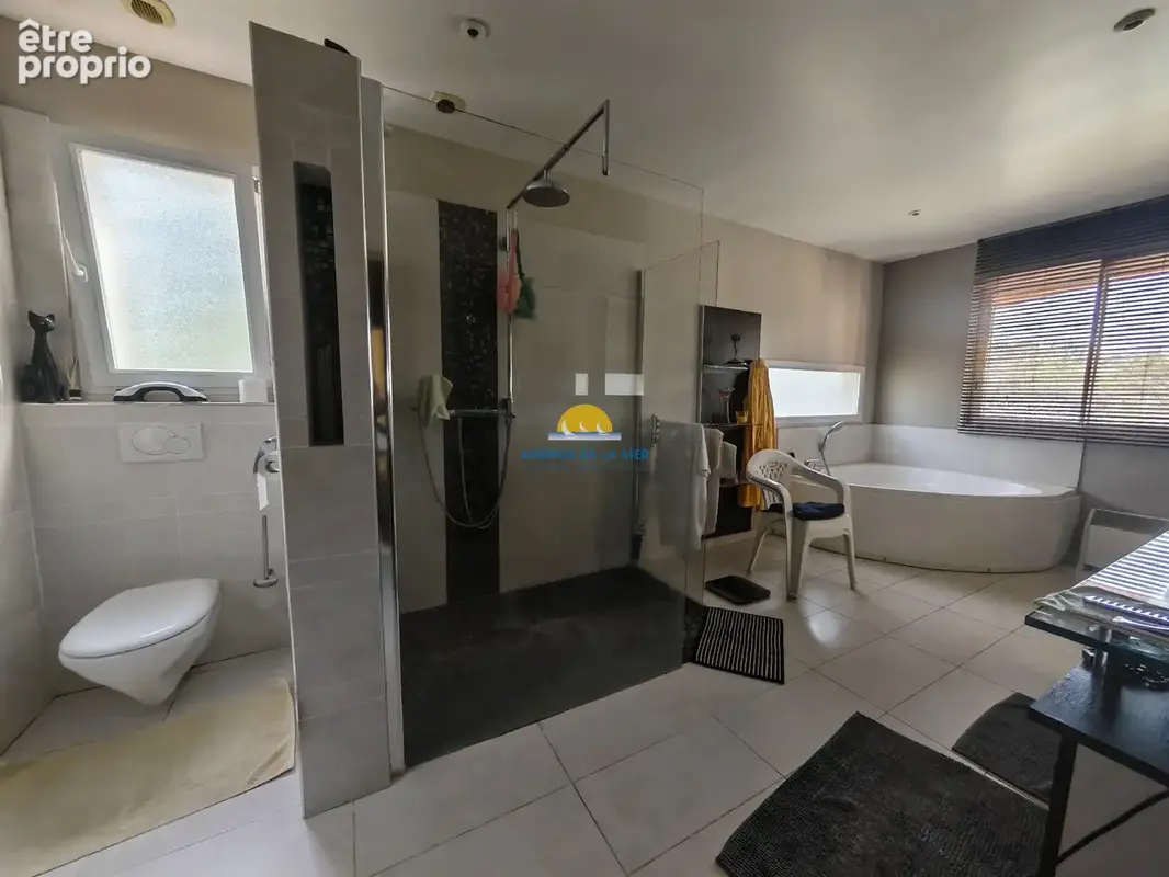 villa de 180 m2 avec 3 studios et un T2  SUR 10000 M2 - photo 12