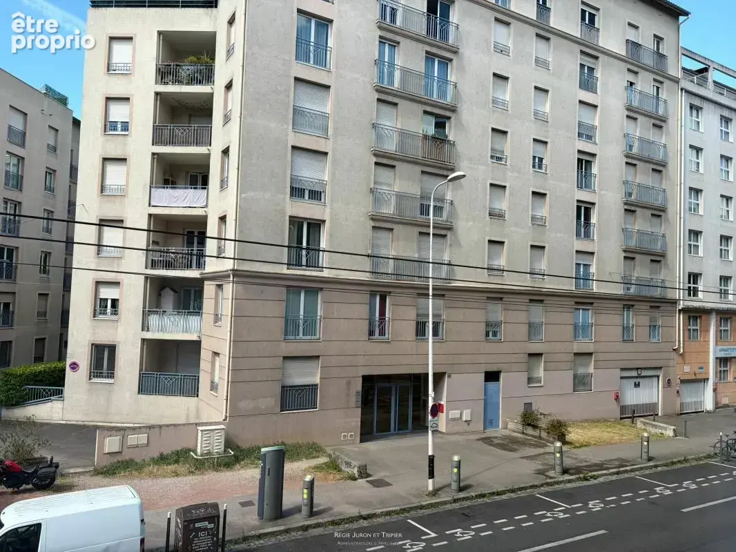 SOUS COMPROMIS - Studio Avenue Lacassagne - proche Part Dieu - photo 4