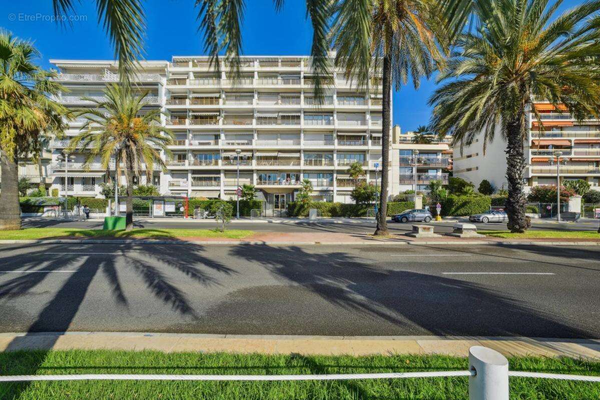 Nice Promenade des Anglais : Garage à vendre - photo 2