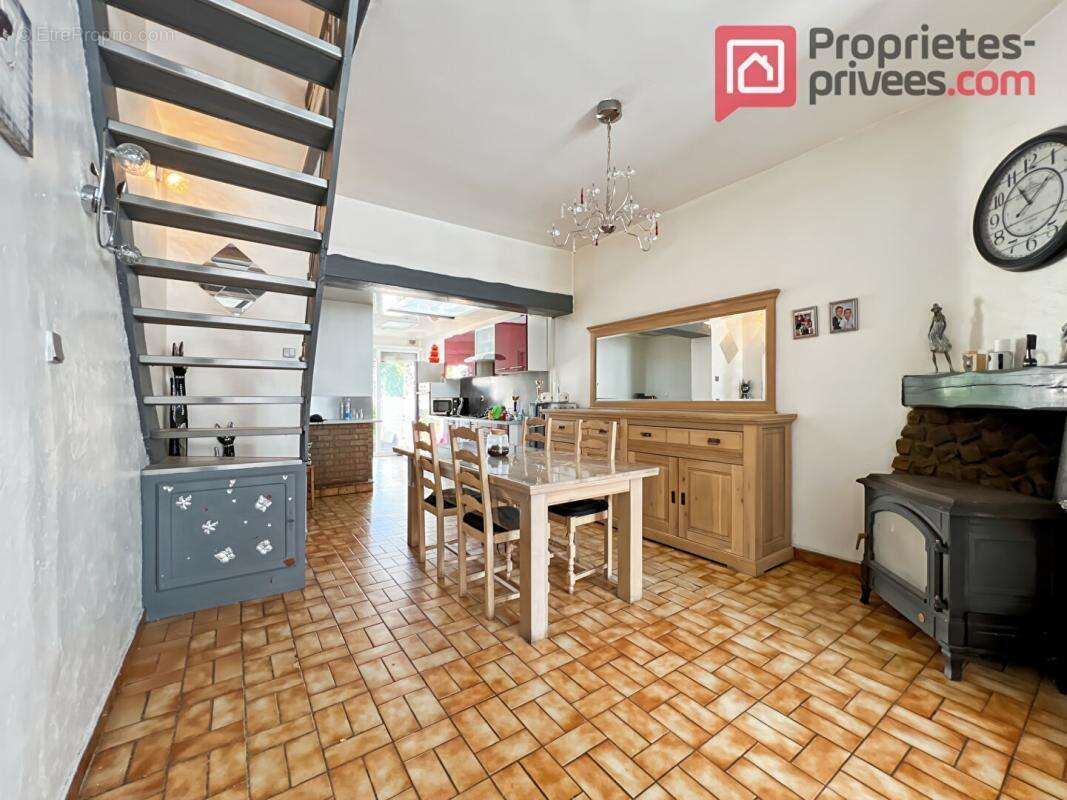 Maison à LA CHAPELLE-D&#039;ARMENTIERES