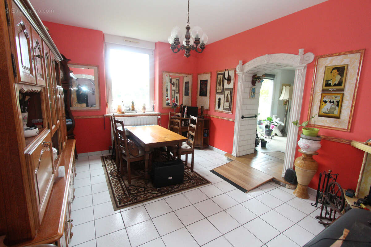 Maison à MOYEN