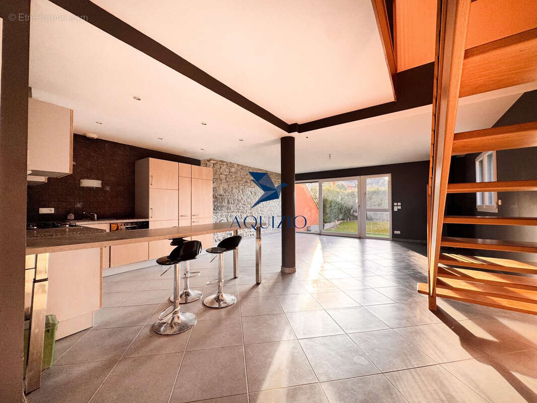 Appartement à LA ROCHE-SUR-FORON