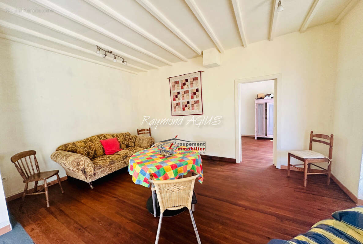 Charmant maison traditionnel en pierre de plain pied avec 2 chambres, 3 grandes granges et 1,7 ha de terrain e - photo 10