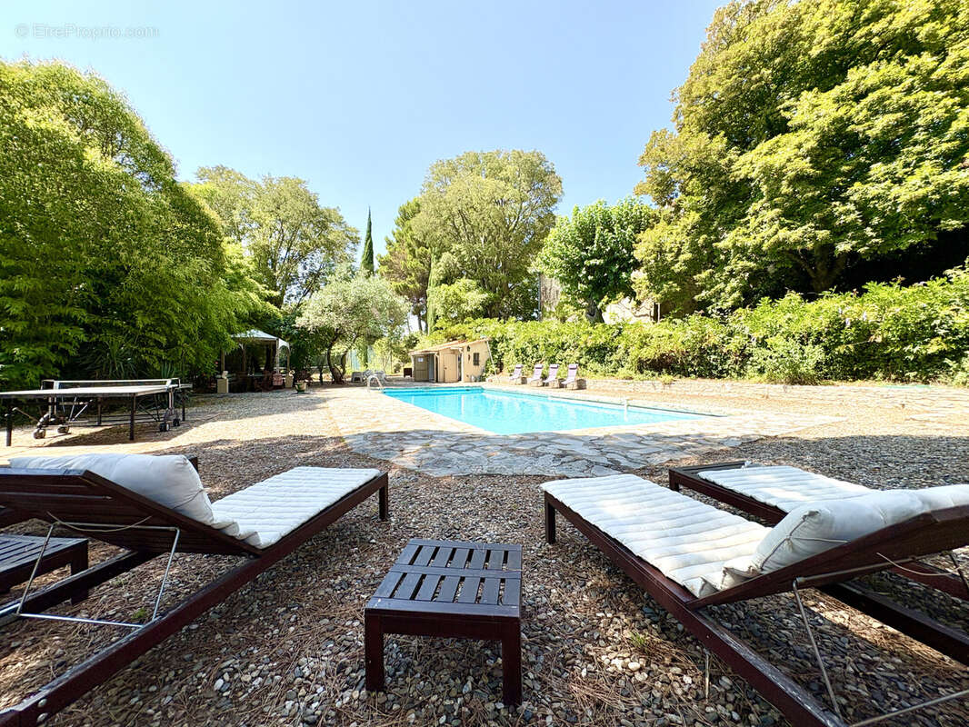 Propriété de caractère d'environ 185m2 sur près de 2 hectares avec piscine, tennis et maison indépendante - photo 23