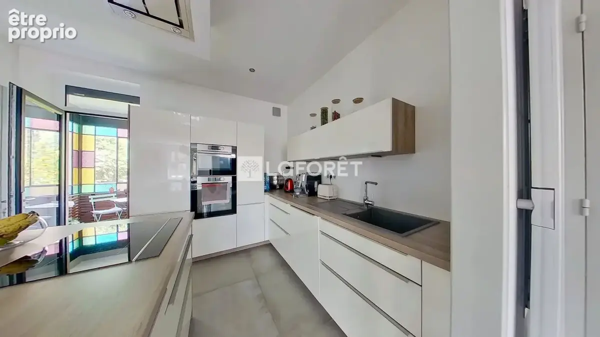 BRON - Maison familiale de caractère de 143,53 m² habitable - photo 8