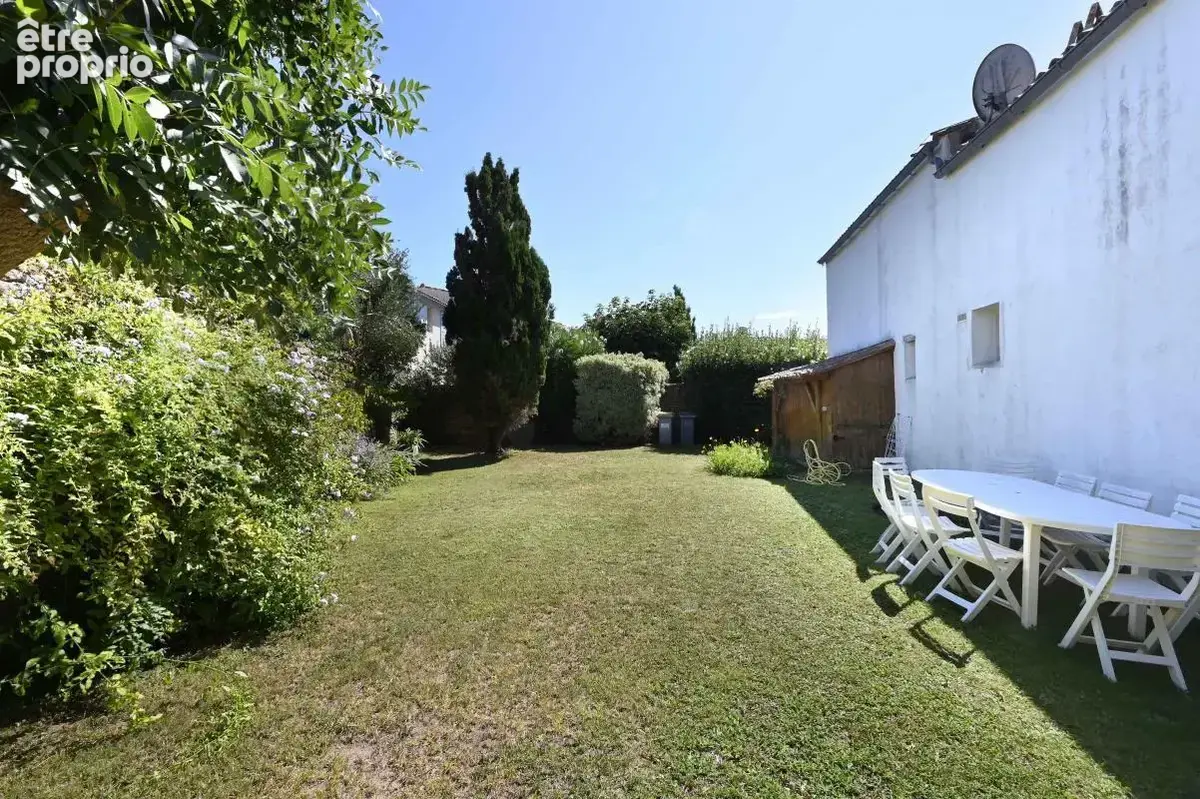 Belle propriété plein centre du village avec cours et jardin Les Portes En Re A VENDRE - photo 32
