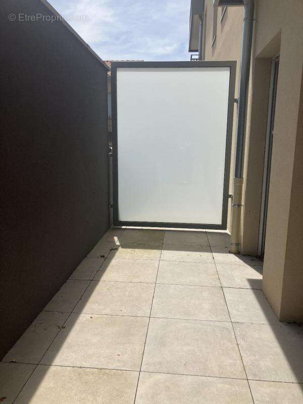 Commerce à SAINT-BONNET-DE-MURE