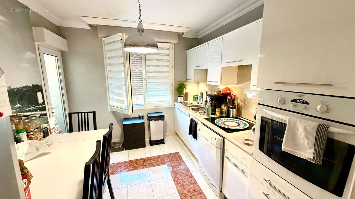 Appartement de type T 3 avec balcon et garage privatif, calme et résidentiel. - photo 2