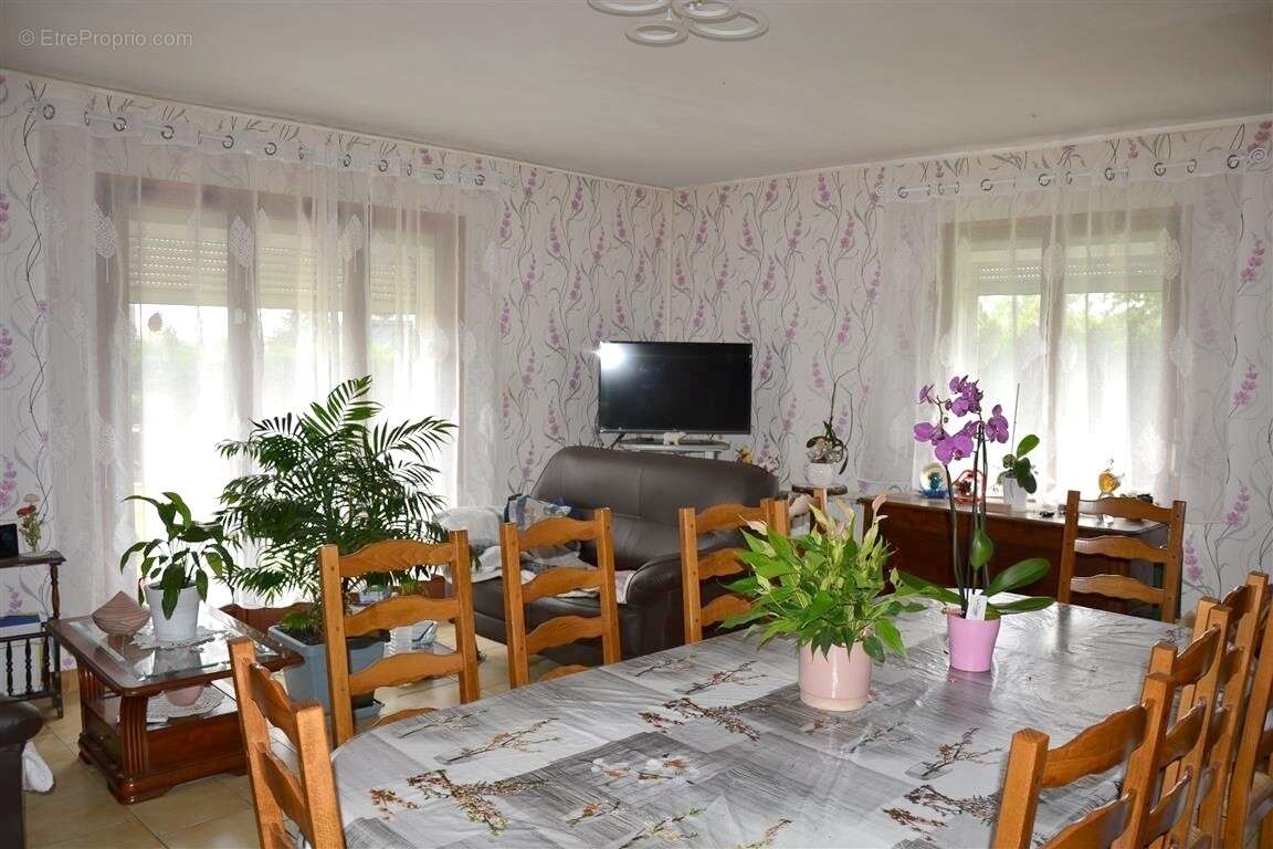 Maison 169 m² à Saint-Evroult-Notre-Dame-Du-Bois  - photo 3
