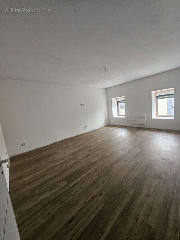 Maison à BAZOUGES-LA-PEROUSE