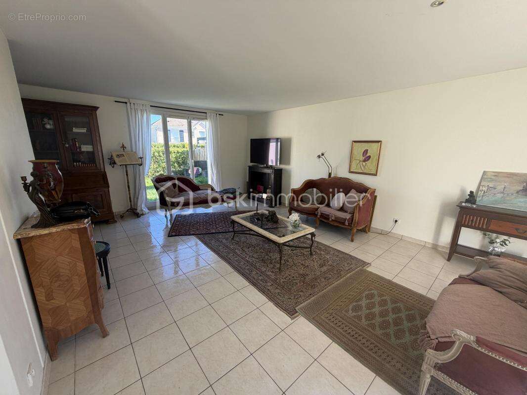 Maison à MAGNY-LE-HONGRE