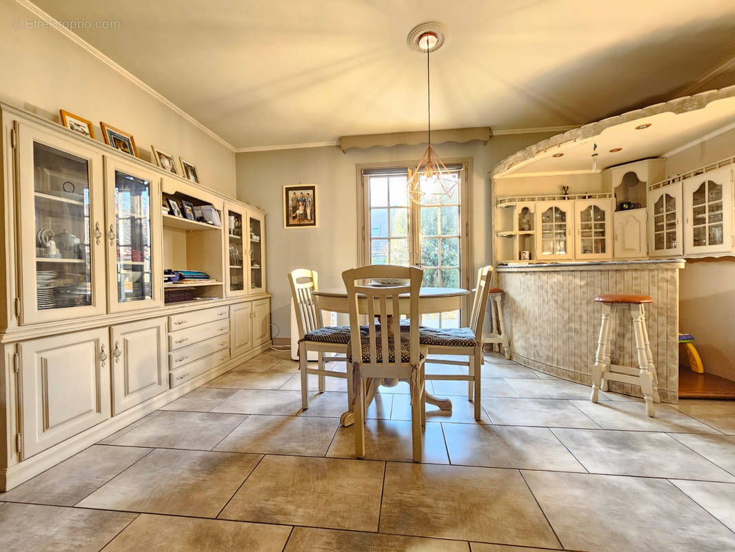 Maison à SAINTE-GENEVIEVE-DES-BOIS