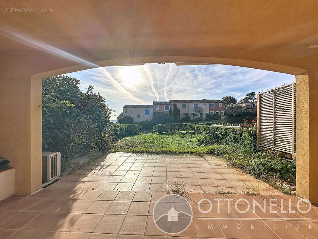 Maison à ROQUEBRUNE-SUR-ARGENS