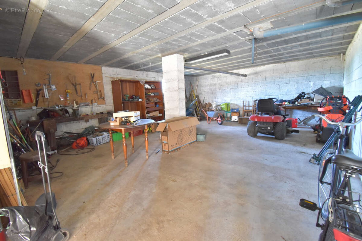 EN EXCLUSIVITÉ   Maison à 10 min de Moulins sur 5 000 m2 de terrain - photo 17