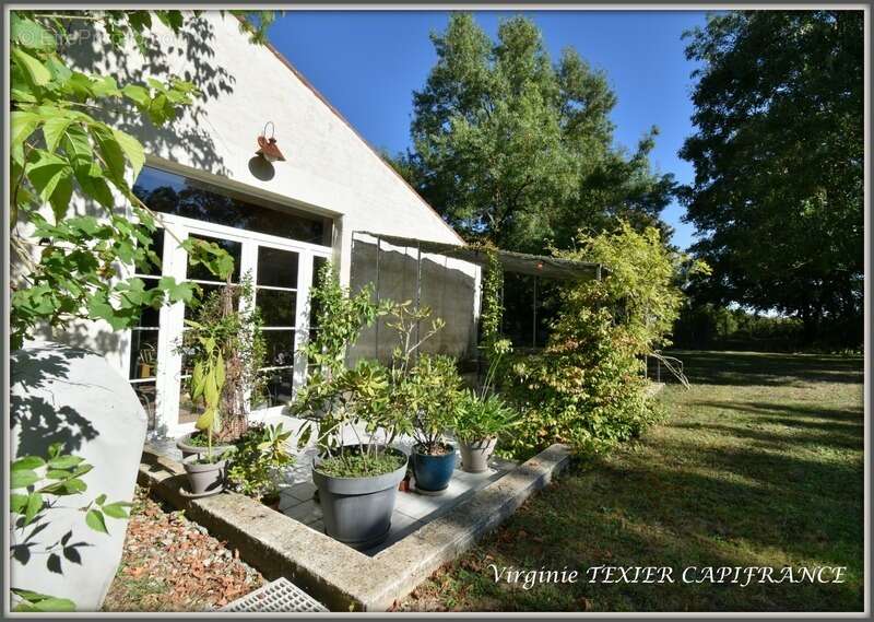 Maison à vendre 10 pièces VILLENEUVE LA COMTESSE (17) sur 4800 m² de terrain avec dépendances - photo 11