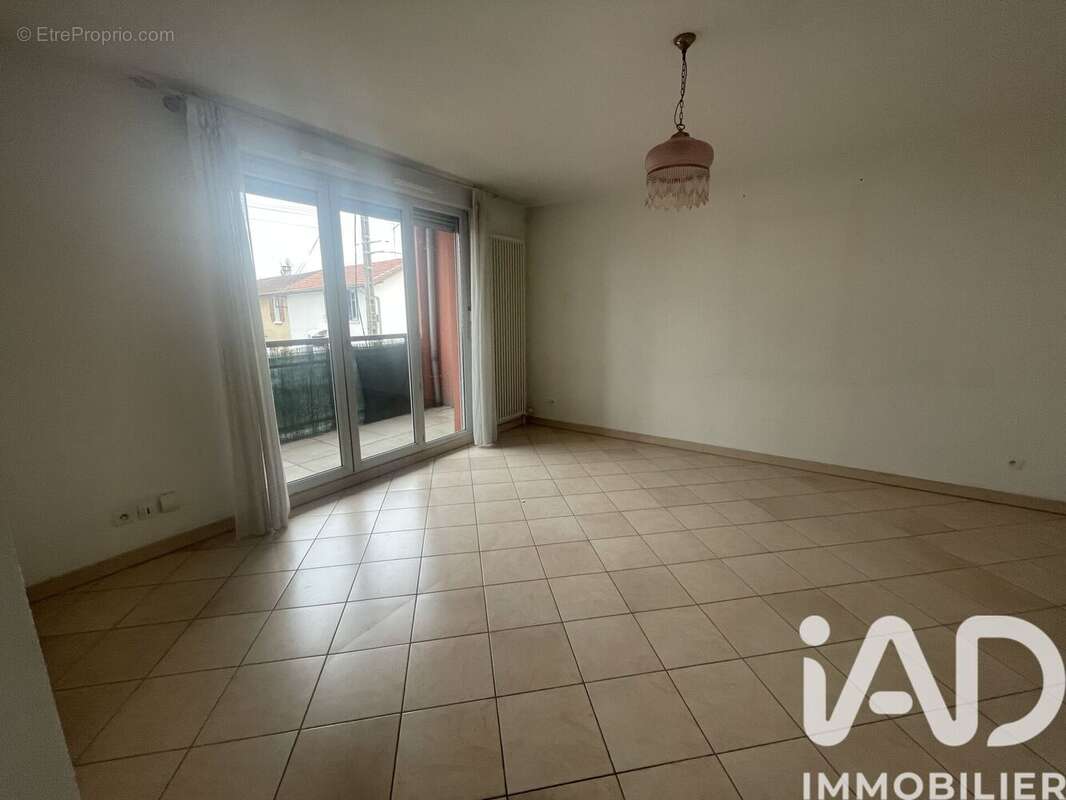 Photo 2 - Appartement à DECINES-CHARPIEU