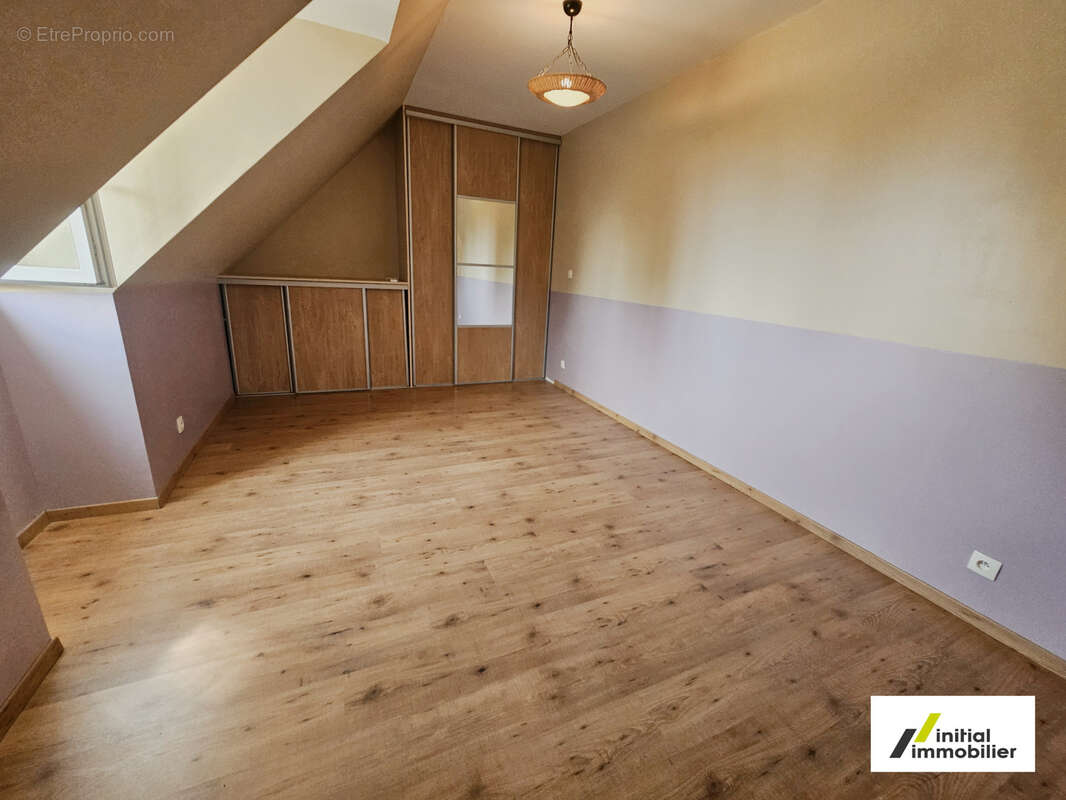 CHEMILLÉ-SUR-DÊME   Maison familiale de 165 m2 avec 5 chambres sur un terrain de 1 537 m2 - photo 10