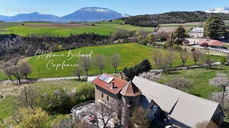 Propriete à vendre 9 pièces JARJAYES (05) dépendances zone touristique 1,8 hectare - photo 2
