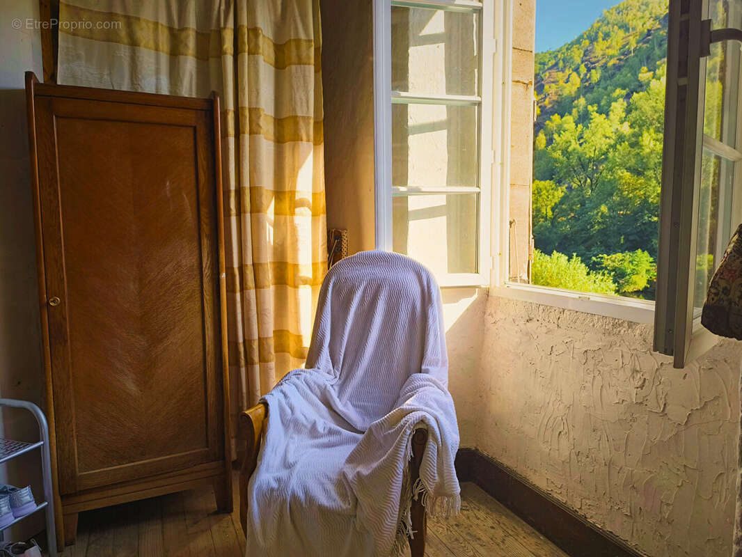 Maison à LIVINHAC-LE-HAUT