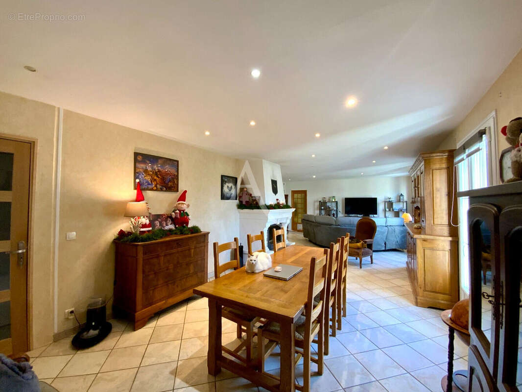 Maison à ALLAS-BOCAGE