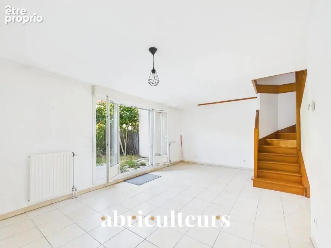 Maison familiale avec jardin, terrasse, garage et 4 chambres, à proximité du RER C et du tram T1 à Gennevilliers (92230) - photo 7