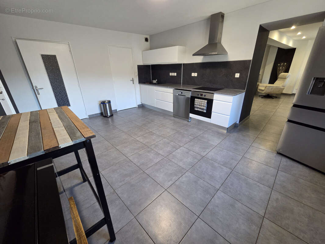 Appartement à REVENTIN-VAUGRIS