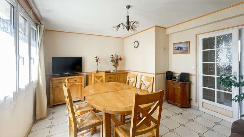 Appartement à LES CLAYES-SOUS-BOIS